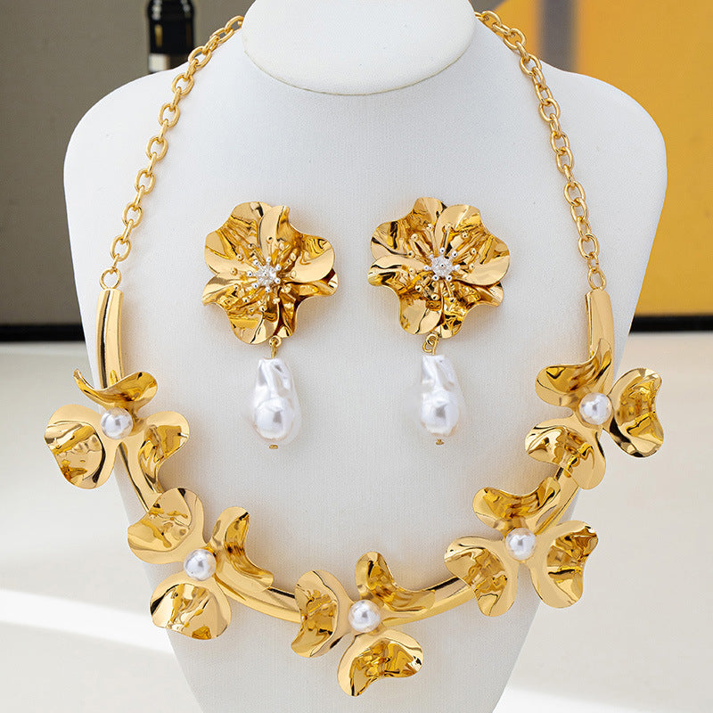 Gold Necklace Set with Pearls