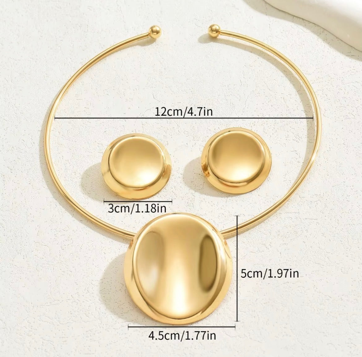 Gold Round Pendant Necklace Set