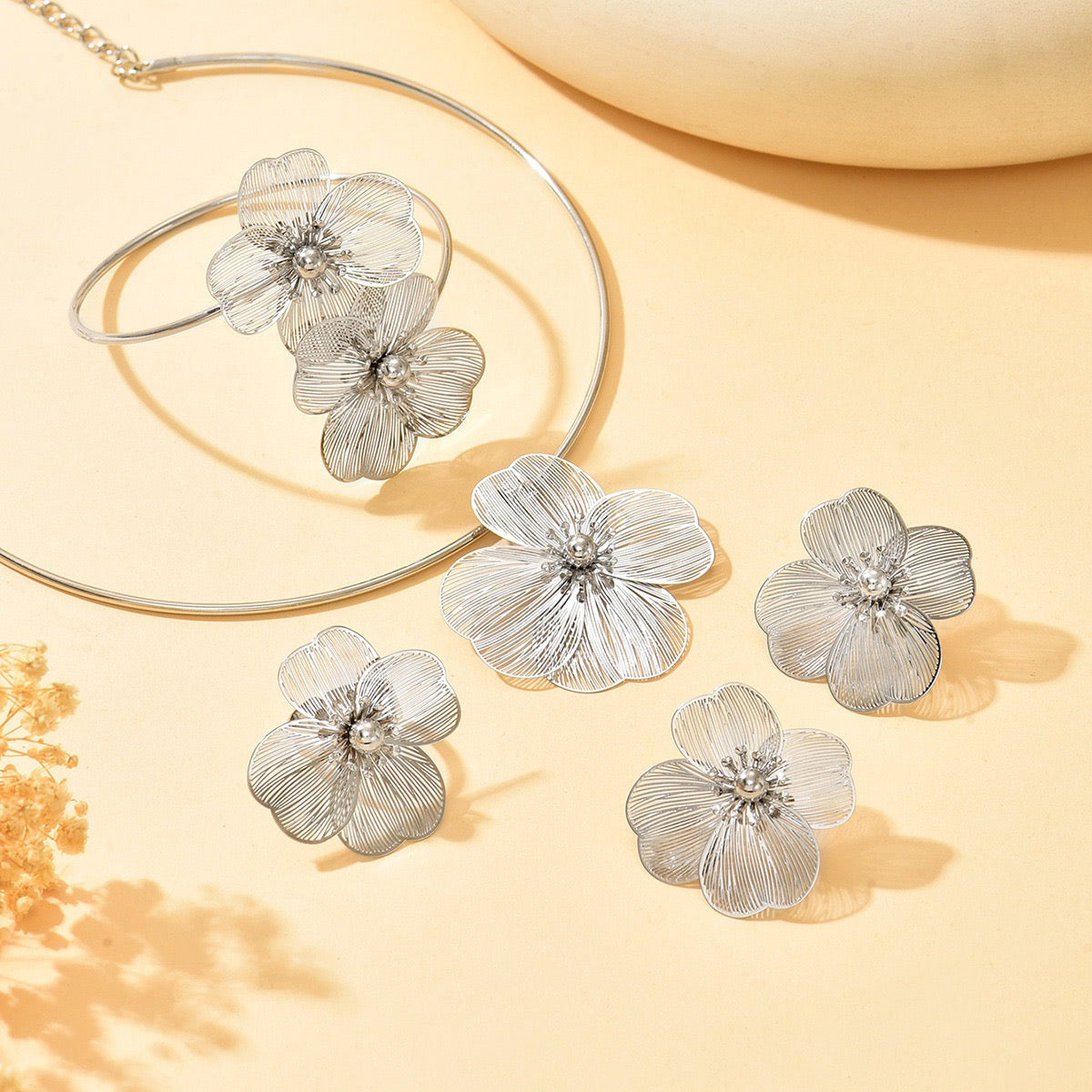 Floral Necklaces Set