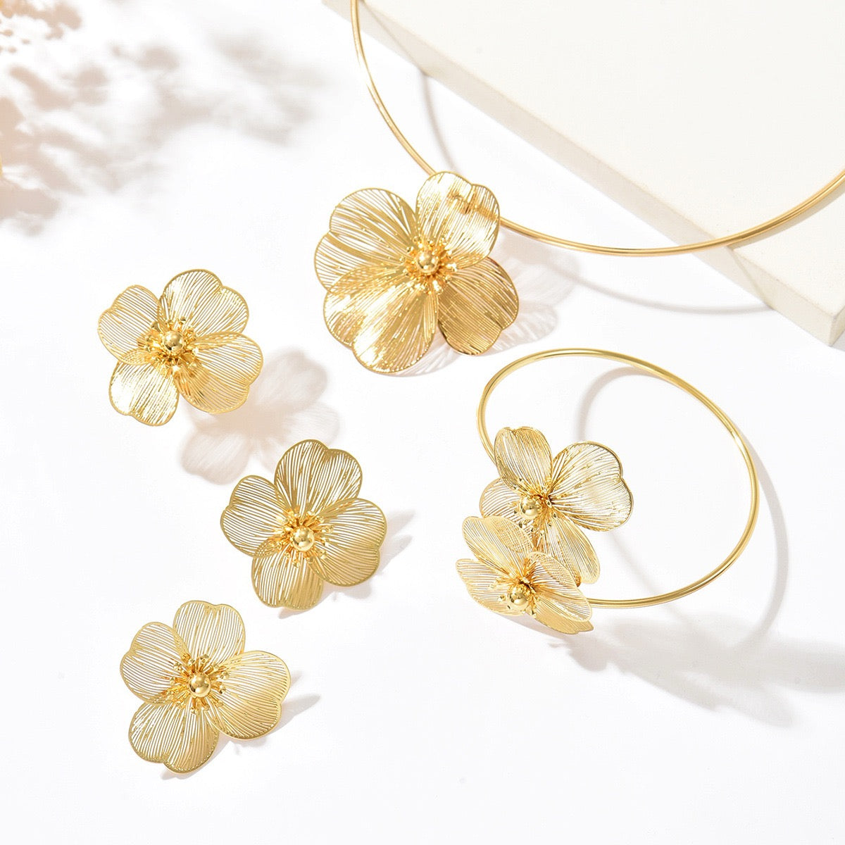 Floral Necklaces Set