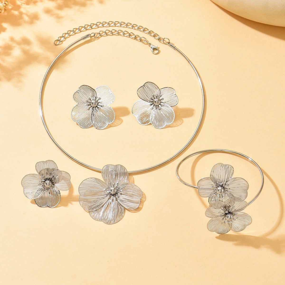 Floral Necklaces Set