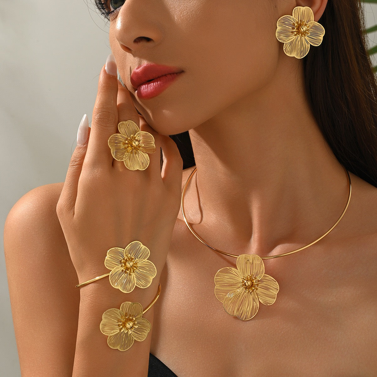 Floral Necklaces Set