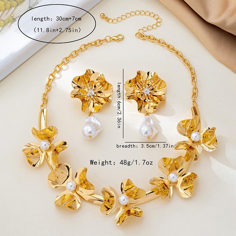 Gold Necklace Set with Pearls