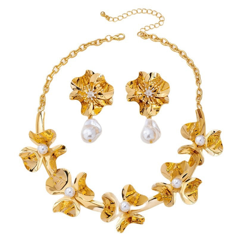 Gold Necklace Set with Pearls