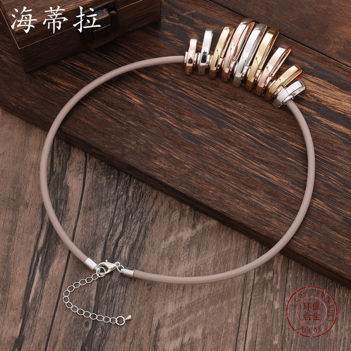 Necklace tricolor