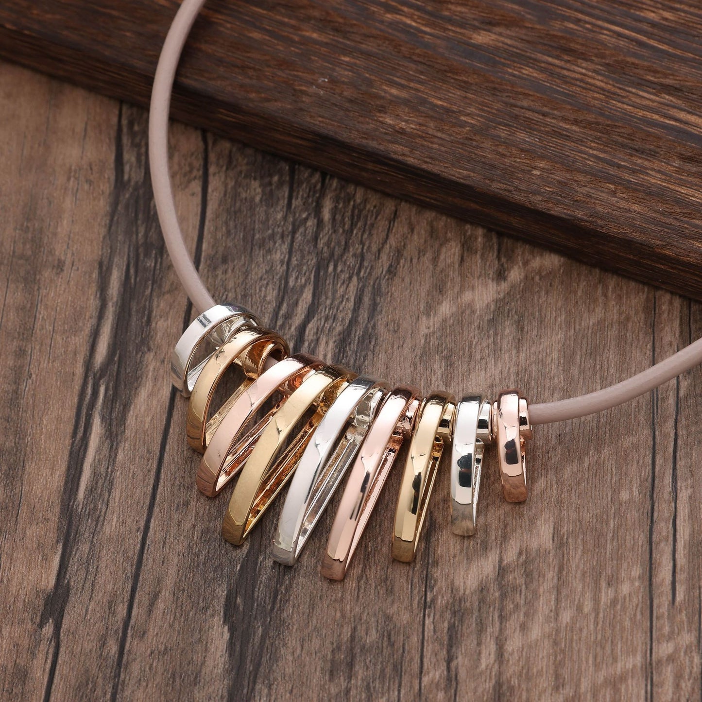 Necklace tricolor